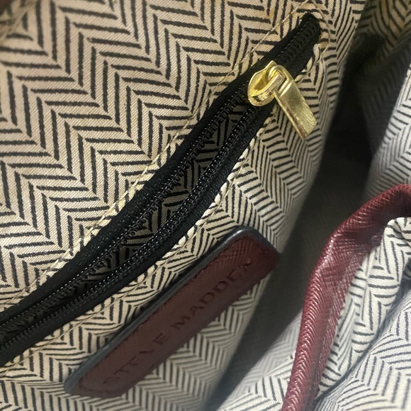 ✨🌸2/$50✨🌸Steve Madden Dark Red Crossbody Bag with Gold Accents - Picture 8 of 9